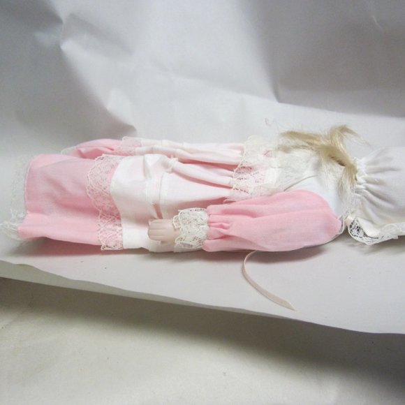 VTG PORCELAIN DOLL IN PINK DRESS AND BONNET - Picture 4 of 9